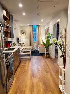 Urban Oasis #208, Stylish Downtown Escape, AC - 1