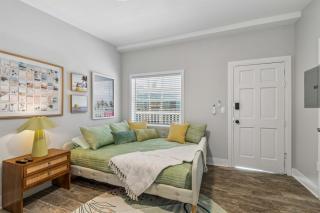 Wave Resort Madeira Beach Florida Studio 2 w Pool - 8
