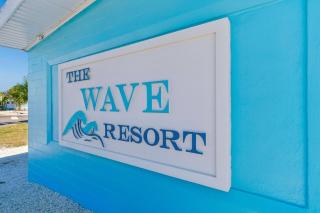 Wave Resort Madeira Beach Florida Studio 2 w Pool - 6
