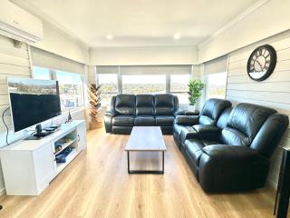 Stunning Upper-Level Retreat with City & Sea Views - 4