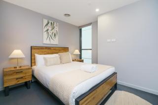 Refined Kingston Apartment, Foreshore Lake Access - Hosted by Canstay - 9
