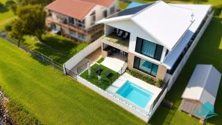 Tranquillity on the Lake, Absolute Lakefront With Pool - 8