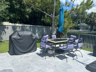 Waterfront Oasis in Oakland Park Heated Pool & Family Fun - 1