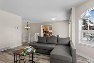 Mountain Views and Private Pool, Kelowna - 6