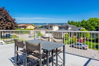 Mountain Views and Private Pool, Kelowna - 1