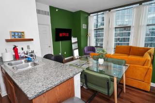 Skyline 2BR on 20th Floor near Grant Park with Paid Parking - 9