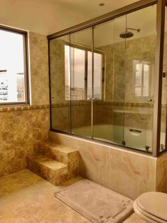 3BR Sky Oasis Penthouse with City Views Parking Country Club Zone - 8