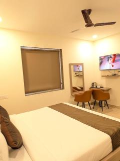 Hotel V Grand - 8