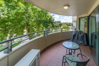 Central 2-bed Apartment with Gym and Spa - 9