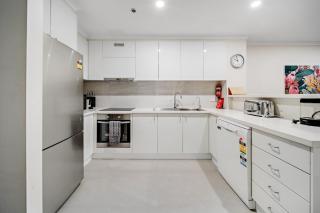 Central 2-bed Apartment with Gym and Spa - 7