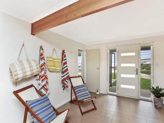 11 Hero Ave - Spacious Family Home with spectacular ocean and hillside views right near the beach - 9