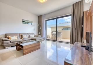 Spacious 2BD Penthouse in the Heart of Sliema - 3