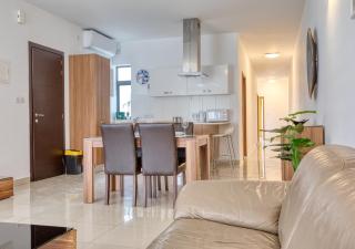 Stylish Balluta Bay Scape, 3BD Apartment - 6