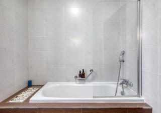 Stylish Balluta Bay Scape, 3BD Apartment - 3
