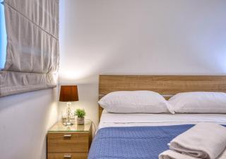 Stylish Balluta Bay Scape, 3BD Apartment - 4