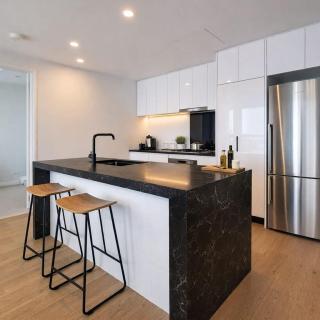 2BR Utopia Fortitude Valley -Pool-Rooftop-King beds - 1