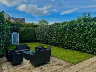 6 Bedroom Spacious villa, Free Parking - 9