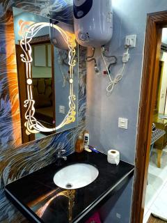 Luxury one bed apartment Bahria Town Lahore - 5