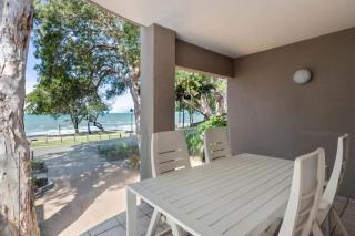 Yasmin at Coral Horizons: Retro Vibes on the Beach - Palm Cove - 9