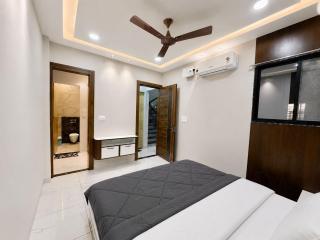 Villa Vista - 3BHK Penthouse with Jacuzzi - 1