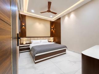 Villa Vista - 3BHK Penthouse with Jacuzzi - 4