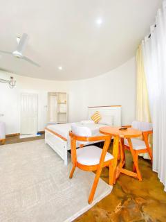 Nyali Studio Villa With pool , AC & Hot shower - 4