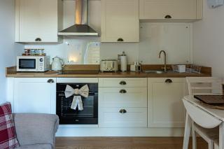 The Perk Inn, Cosy & Secluded Garden Lodge - 4