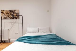 Central - Sleeps 2 - Near Transport - Parking - 5