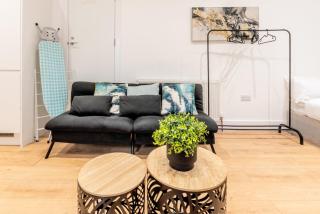 Central - Sleeps 2 - Near Transport - Parking - 2
