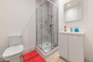 Central - Sleeps 2 - Near Transport - Parking - 6