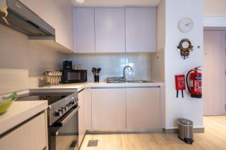Stylish 1BR Apartment with Balcony View in Yas Island - 7
