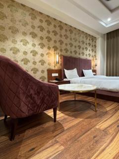 Grand Radiant Inn - 1