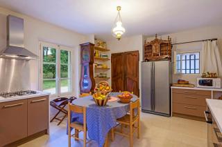 Provençal Farmhouse With Heated Pool In Barbentane - 6