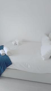 Huge 4 Bed House with parking and garden - Whitchurch - 8