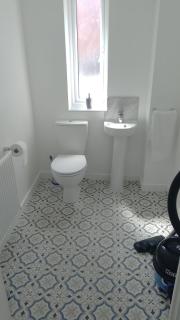 Huge 4 Bed House with parking and garden - Whitchurch - 2