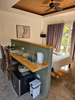Hazel's Suites - 9