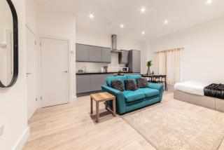 Sleeps 2 - Central - Studio - WiFi - Parking - 4