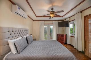 Island Escape near Beaches & Attractions - 0