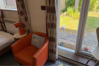 Studio - Parking - Garden - WiFi - Sleeps 2 - 3