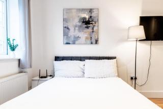 Central Studio - Parking - Sleeps 2 - WiFi - 6