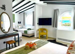 Sirena Bay Beach House and Luxury Suites - 2