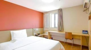 7 Days Inn West Gate of Taiyuan University of Technology - 1