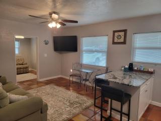 Manatee River Bungalow - 5 - 8