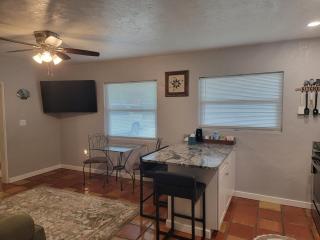 Manatee River Bungalow - 5 - 7