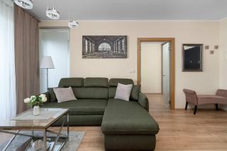 Modern Apartment with Parking and River View in Wrocław by Noclegi Renters - 6