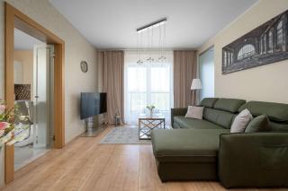 Modern Apartment with Parking and River View in Wrocław by Noclegi Renters - 3