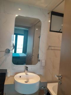 SG's Dome Suites - D1mension & Zenity, Free Gym & Pool, Central Spot - 8