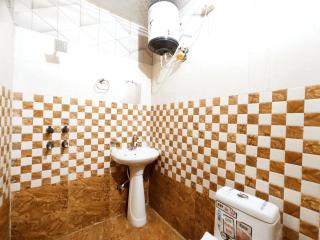 REGAL HOMESTAYS - Budget & Smart Rooms - 9