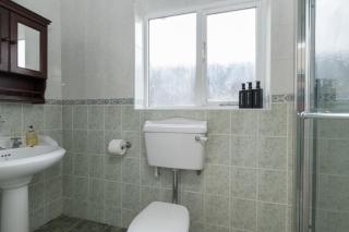 4BR Bungalow - Gated Parking - Perfect For Groups - 4