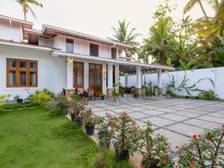 The Calm Villa - 3